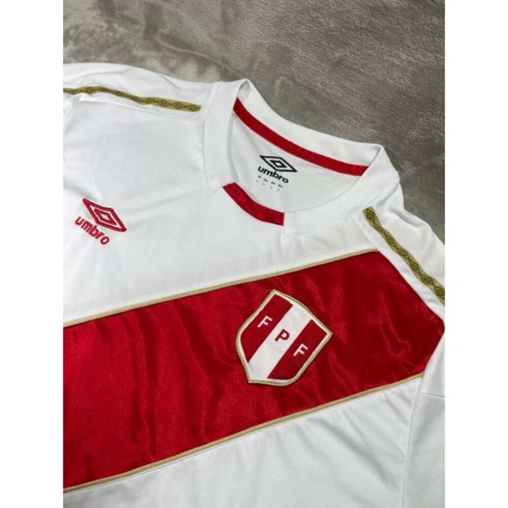 Umbro Peru Home Soccer Jersey Men Large White Short Sleeve Football Team
